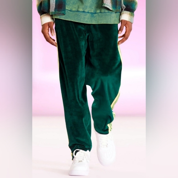 Boohoo Other - NWT Boohoo MAN Relaxed Velour Striped Jogger- Size Medium